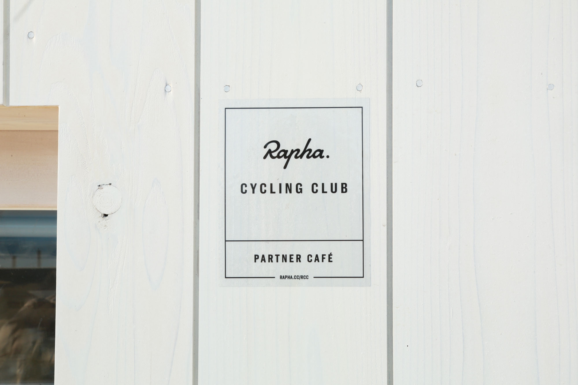 サイクリングアパレルブランド「ラファ」のパートナーカフェとなりました。